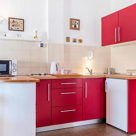 One-bedroom In Apartment *
